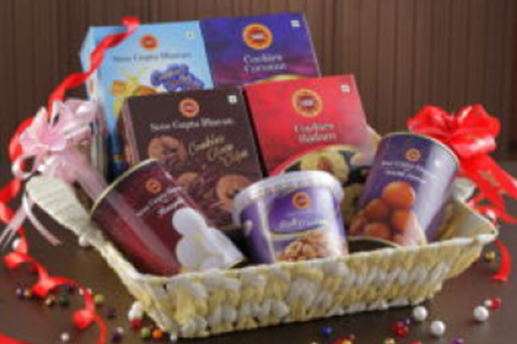 Send admirable dry fruits gift box for mom to Chennai, Free Delivery -  ChennaiOnlineFlorists
